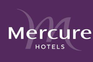 MercureHotels_monochrome_fondaubergine MercureHotels_monochrome_fondaubergine
