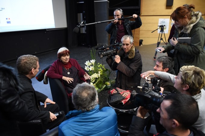 Agnès Varda inaugure l’amphithéâtre qui portera son nom (ex Gergovia) © Sauve qui peut le court métrage, Rémi Boissau