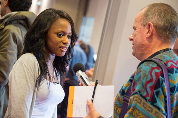 Maïmouna Doucouré reçoit le Prix d’interprétation pour ses comédiens dans « Maman(s) » © Sauve qui peut le court métrage, Juan Alonso