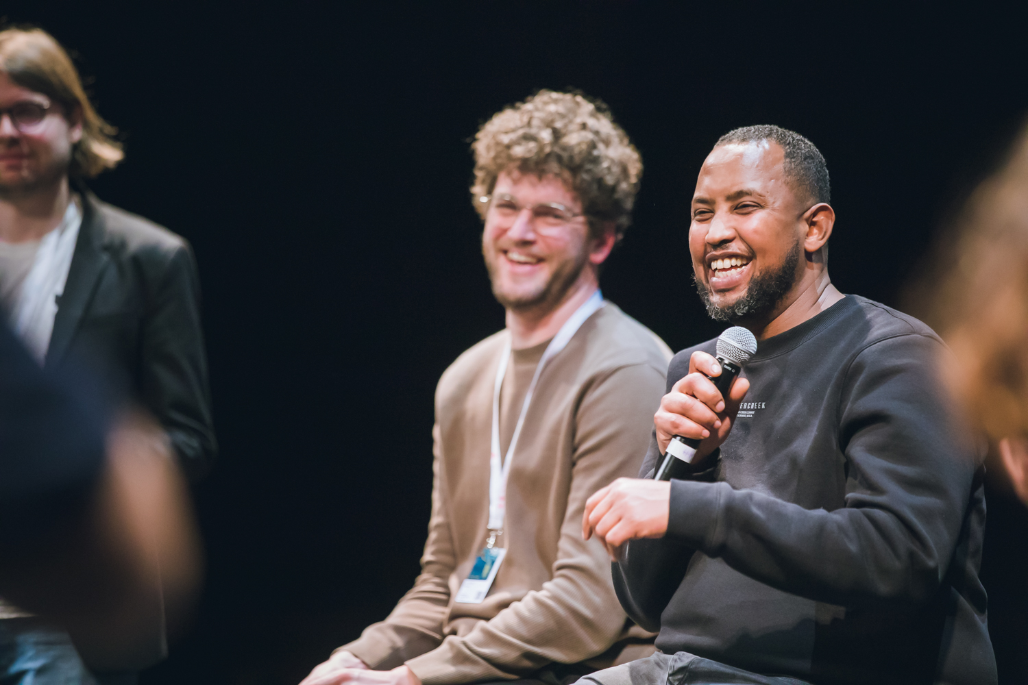 ©SQPLCM Baptiste Chanat-ComÇdie-Possibles-sÇance-Micro-BUURMAN-ABDI-Douwe-DIJKSTRA-Abdiwahab-ALI-acteur-BD