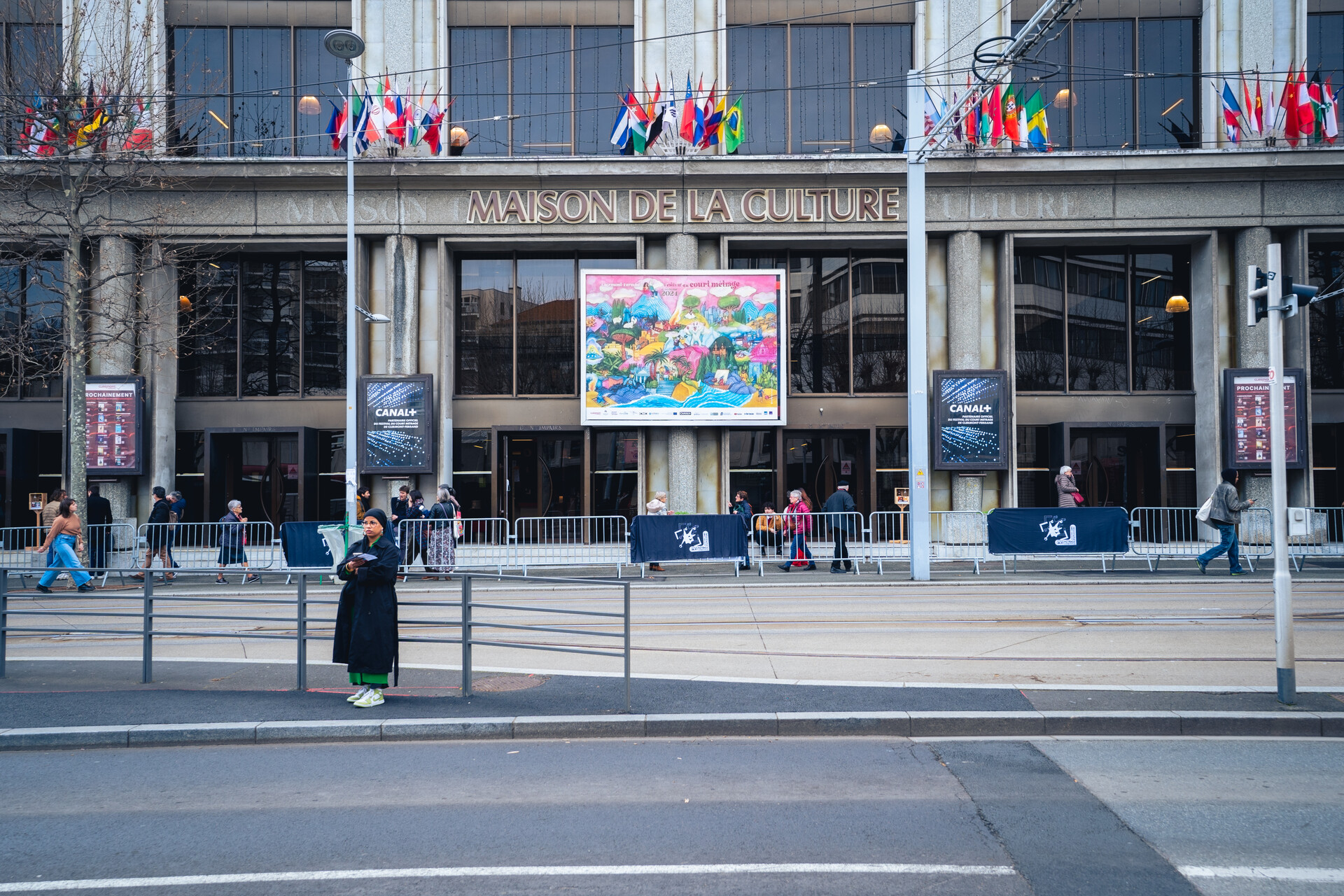 ©AR-MDC-Ambiance-extérieur-affiche-façade-barrières-flammes-1HD