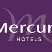 MercureHotels_monochrome_fondaubergine