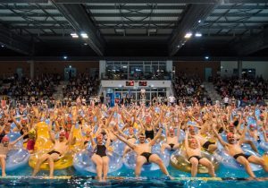 ©SQPCLM - Baptiste Chanat - Ciné Piscine foule 2BD